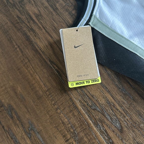 BRAND NEW Victor Wembanyama Home ROOKIE JERSEY with tag 2 available - Picture 7 of 7